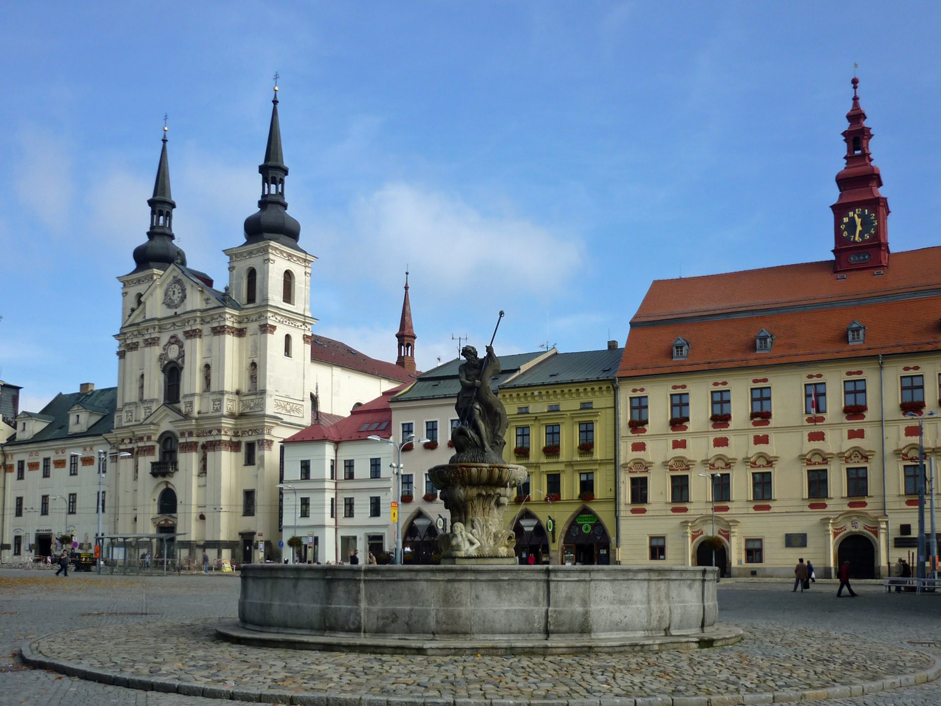 Spory v Jihlavě sílí, odměny politikům rostou